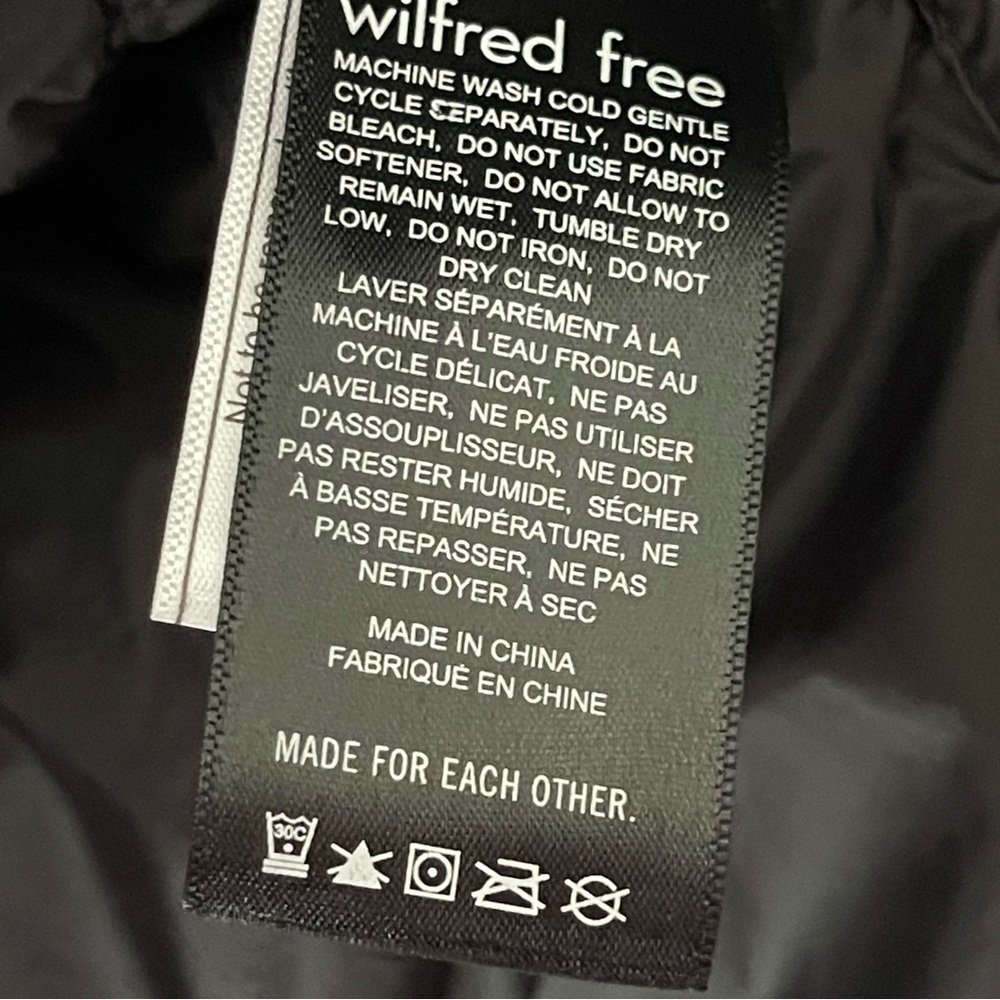 ❌SOLD ❌Aritzia Wilfred Free Archive Parka Hooded, quilted down parka black - Picture 12 of 16